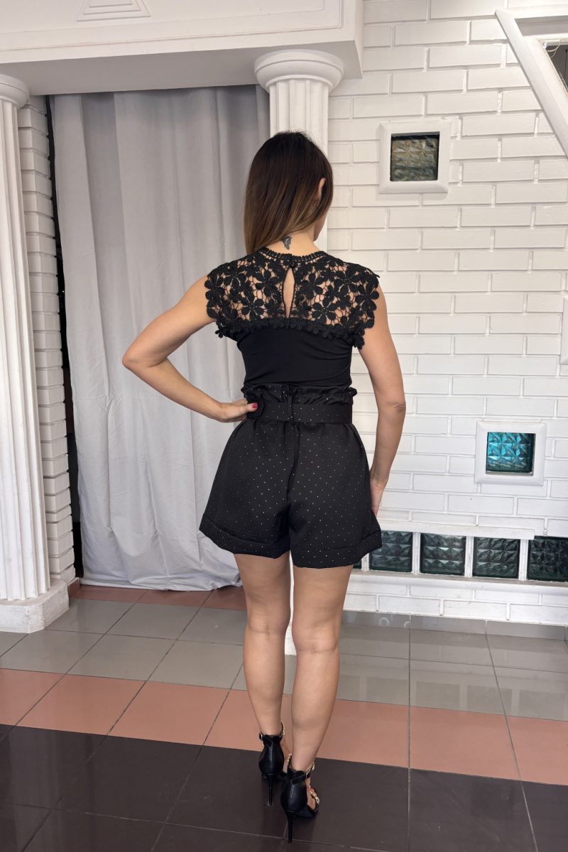 Mira öves short – fekete strasszolt