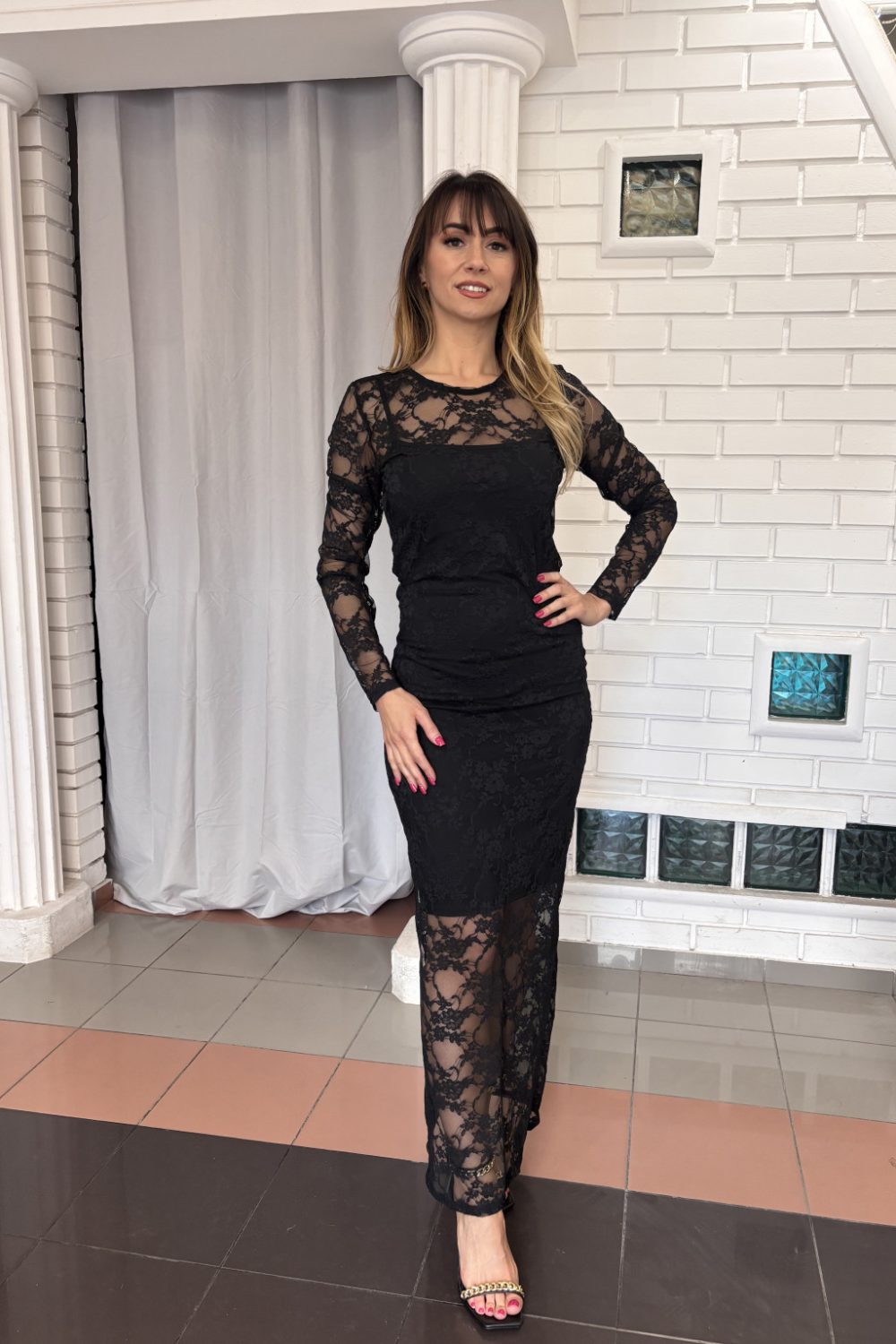 Melina hosszú csipkeruha – fekete