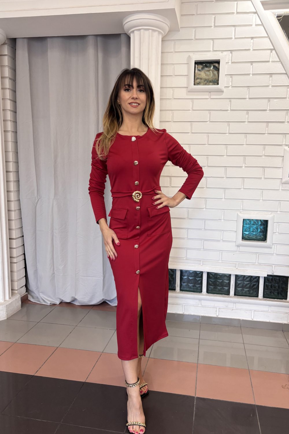 Daisy gombos midi ruha – bordó