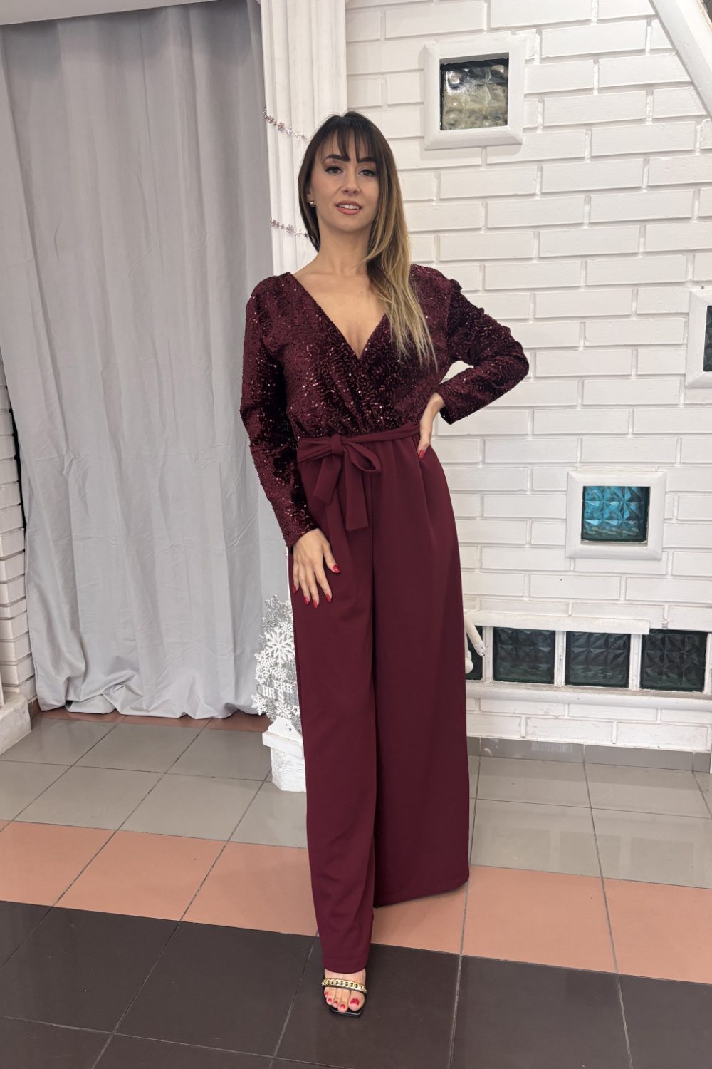 Burgundy Babe overál – bordó