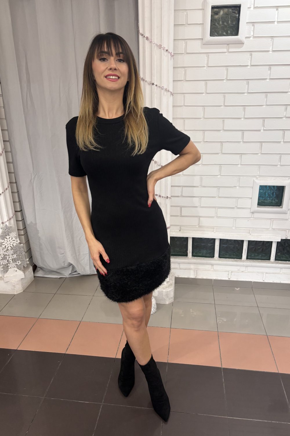 Chloe szegélydíszes kötött ruha – fekete