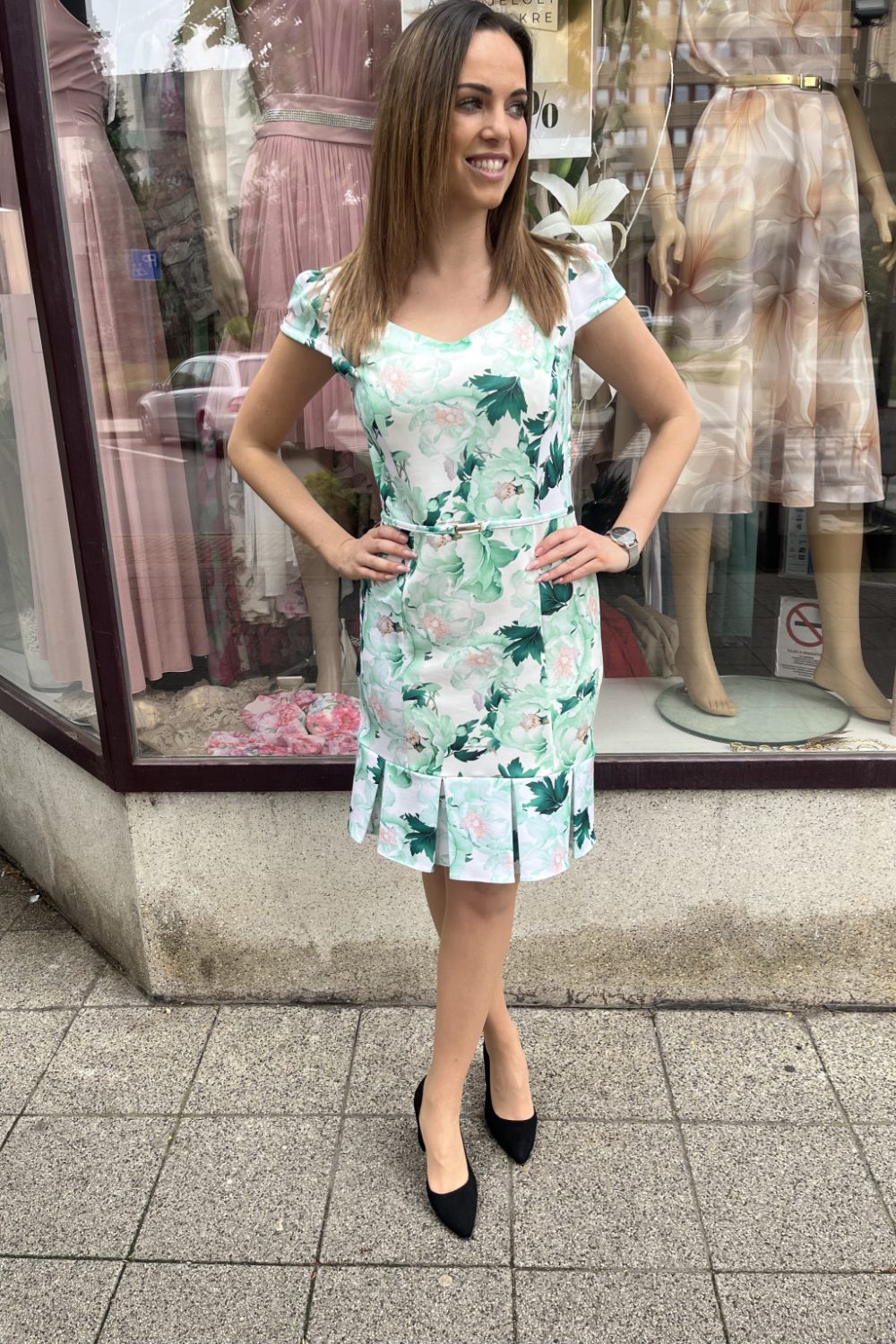   Monica öves, fodros aljú, virágmintás mini ruha – zöld-fehér